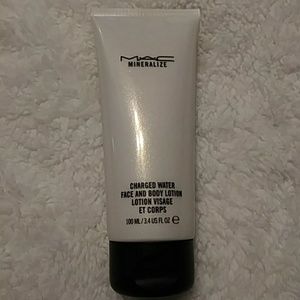 MAC Mineralized charged water face and body lotion